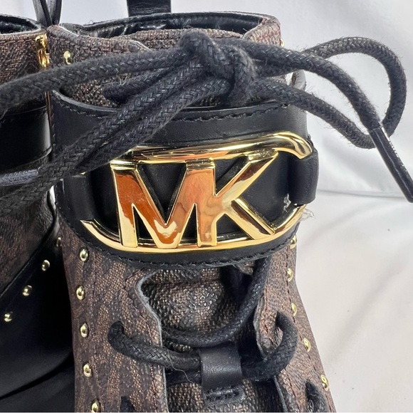 MICHAEL KORS OUTLET
Kincaid Logo Studded Combat Boot 9M
NWOT MSRP $399 - Picture 4 of 10